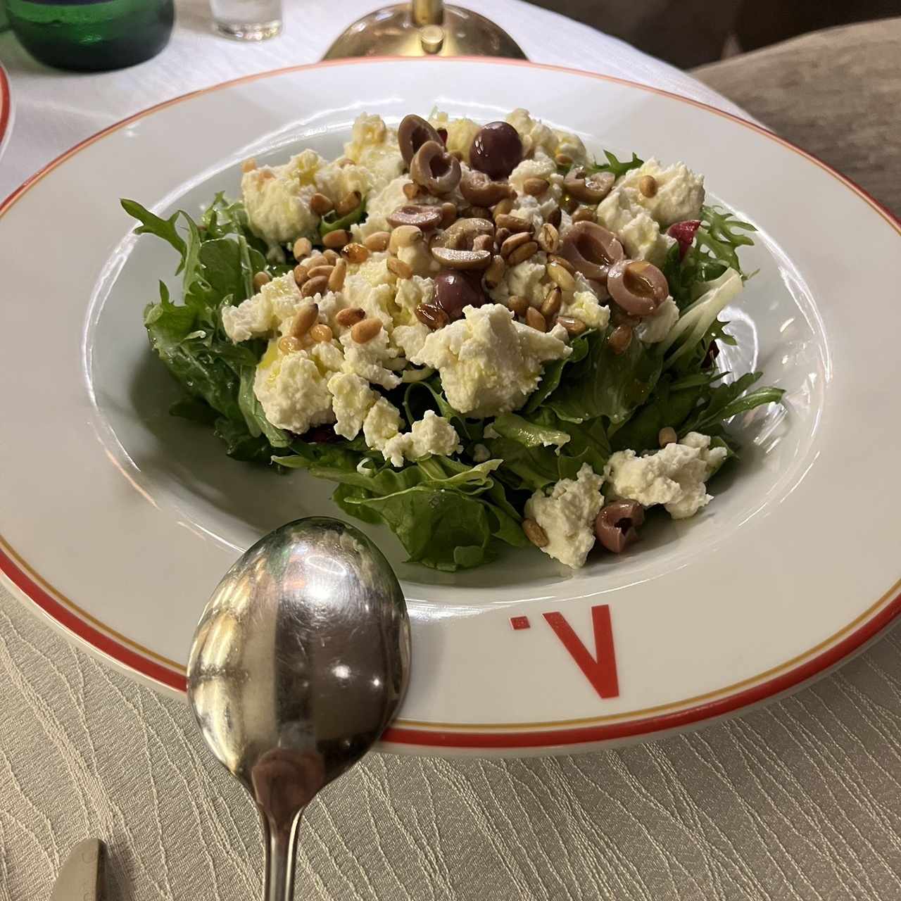 Ensalada con rucula y queso de cabra