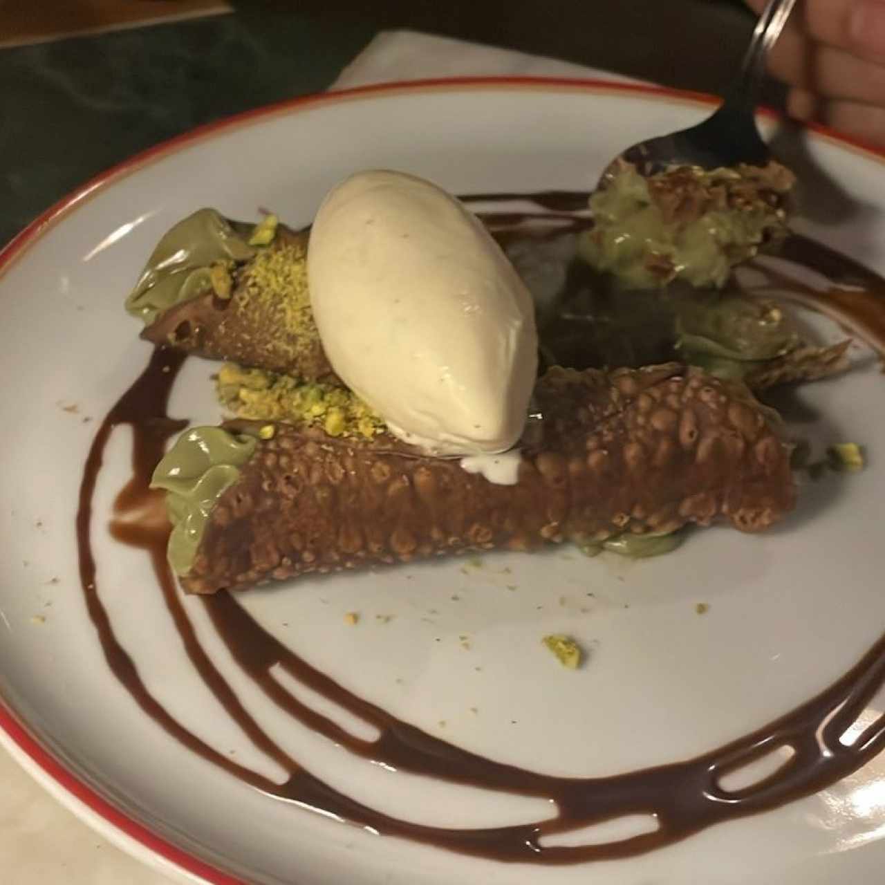 Canolli de Pistacho con helado 