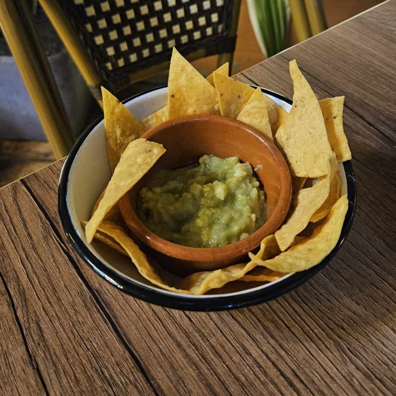 Nachos con guacamole - entrada de cortesía 