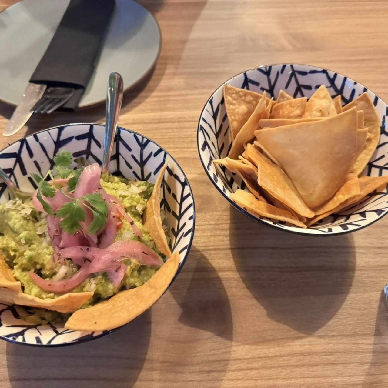 Guacamole con totopos