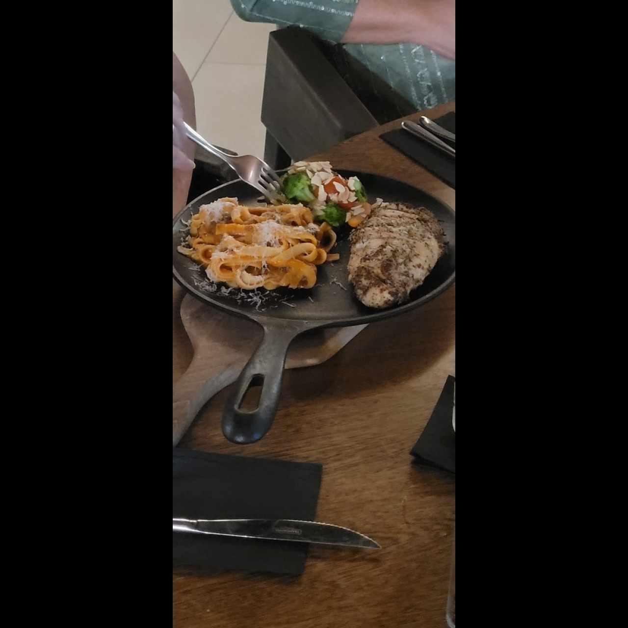 misti pasta y pollo