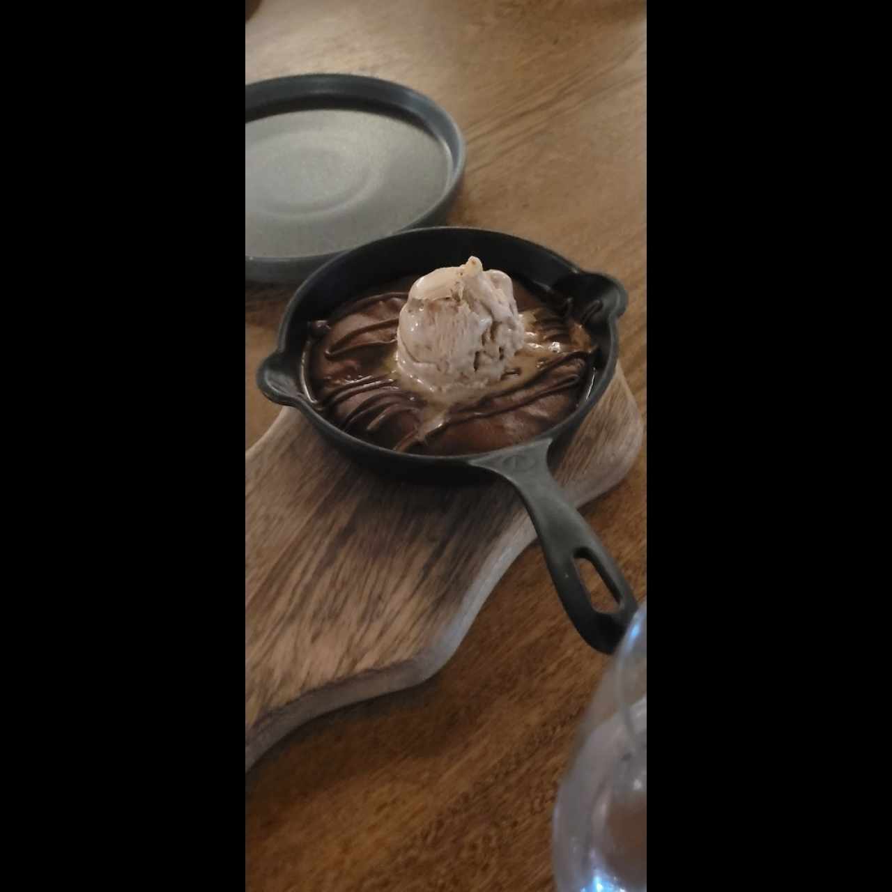 galleta chocolate con helado 
