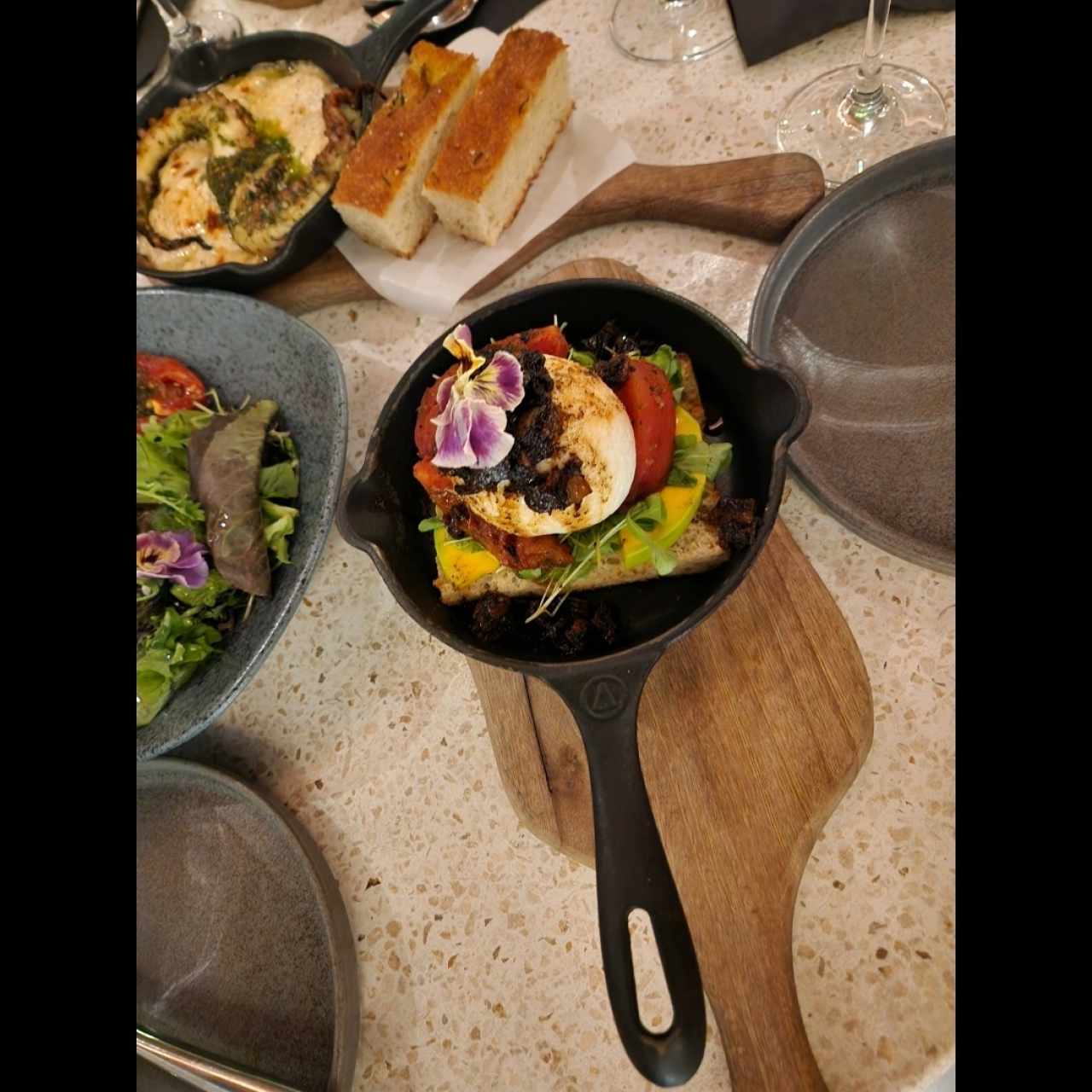 ENTRADAS - BURRATA FIORI