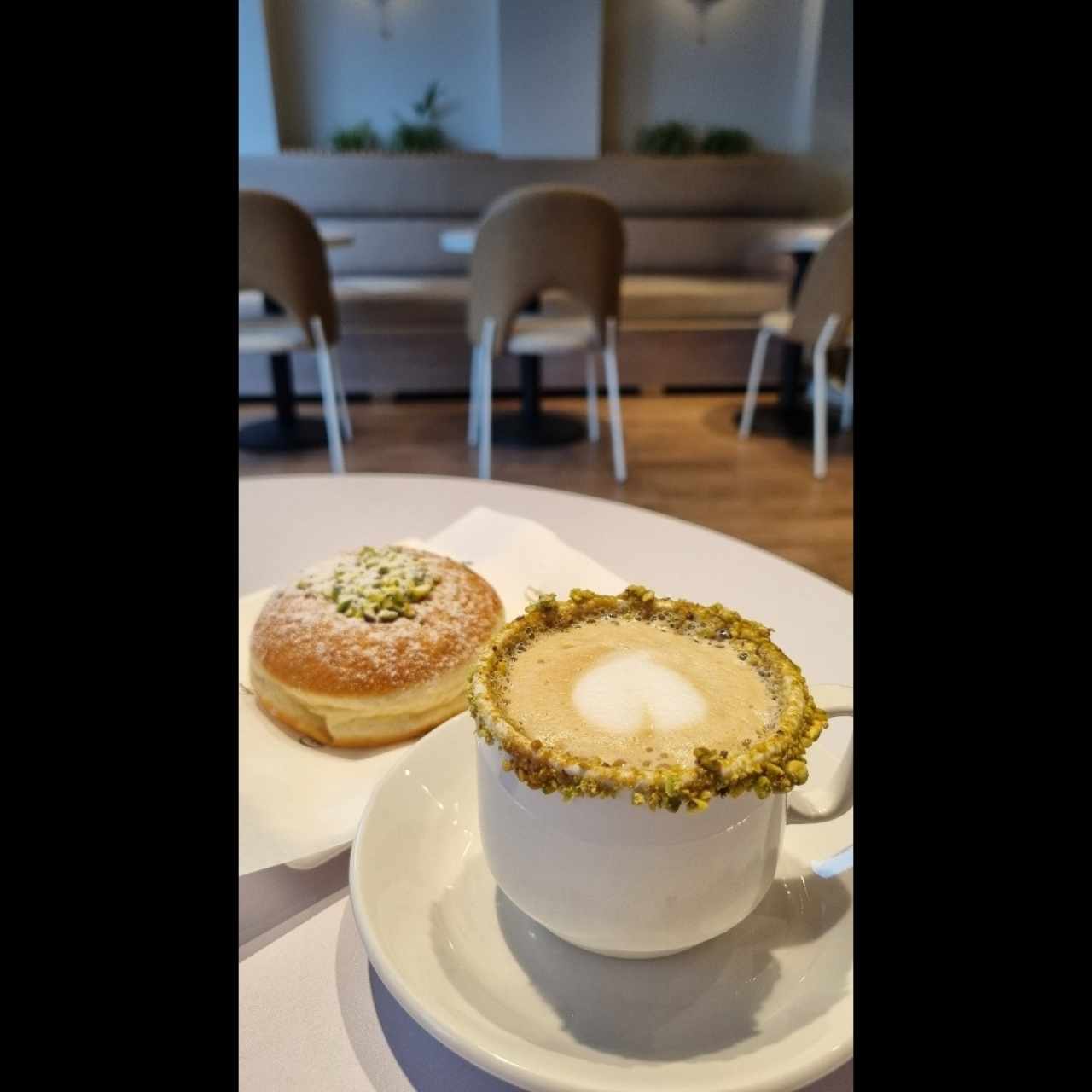 café de pistacchio y bomba de pistacchio