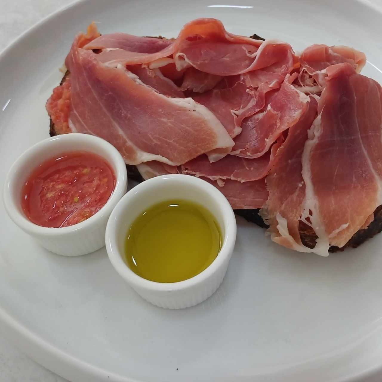 Pan tumaca con jamón serrano