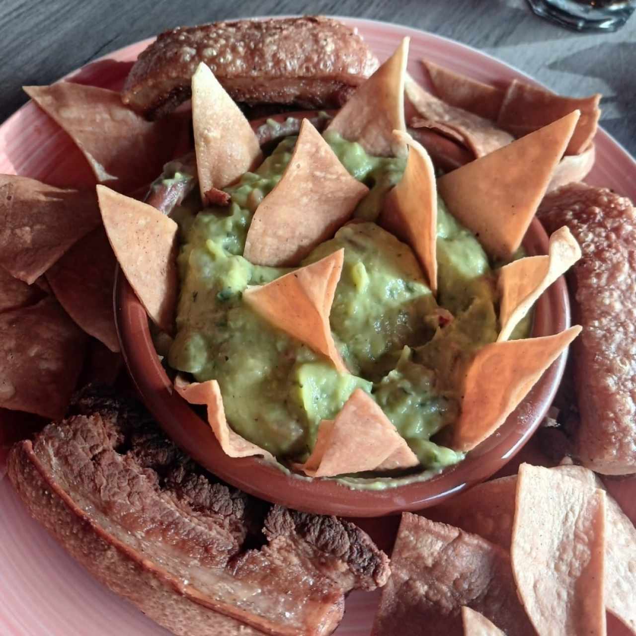 Guacamole con chicharrón 