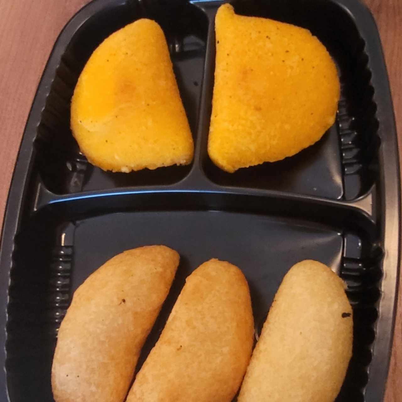 Carimañolas y empanadas de carne 