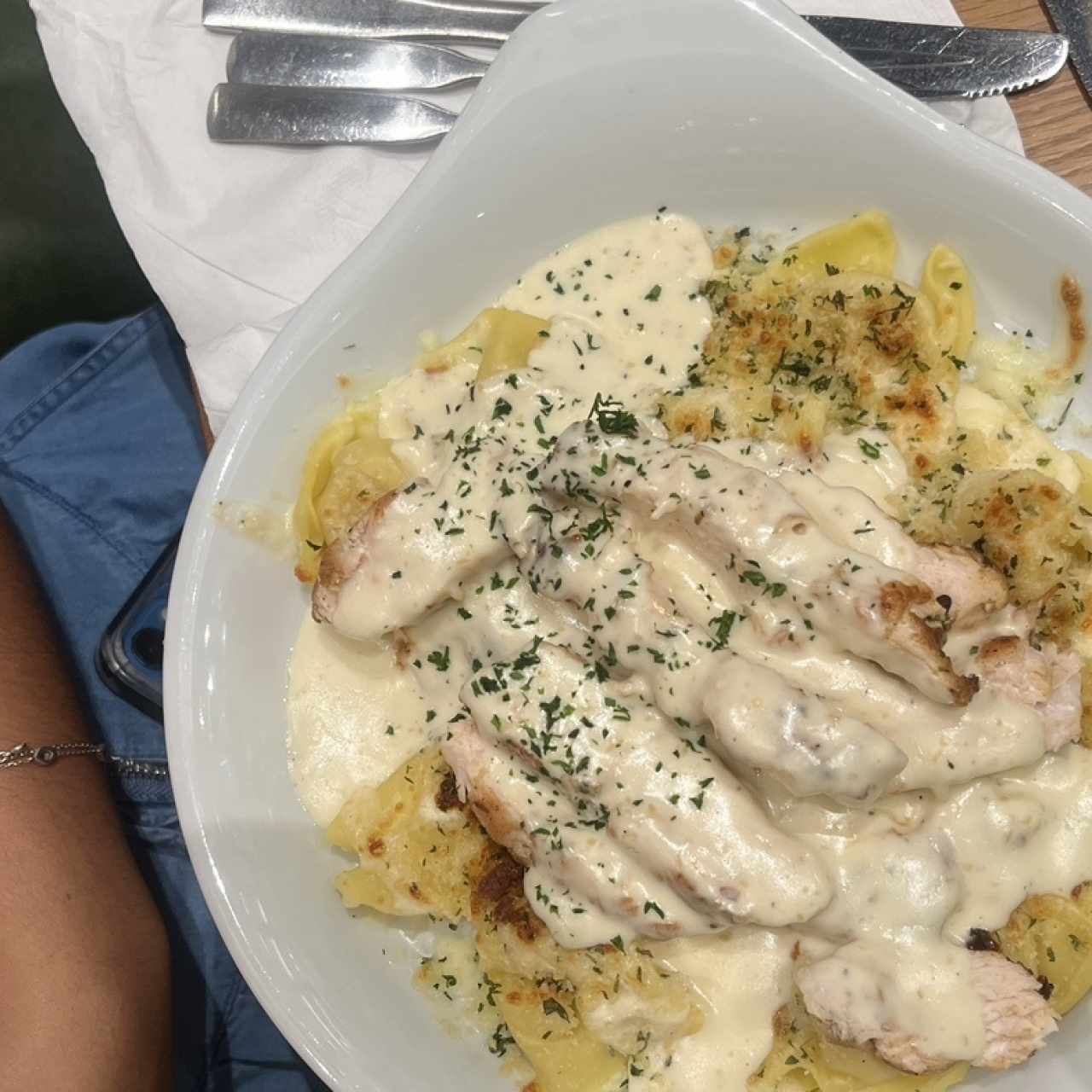 Asiago tortelloni alfredo con pollo 