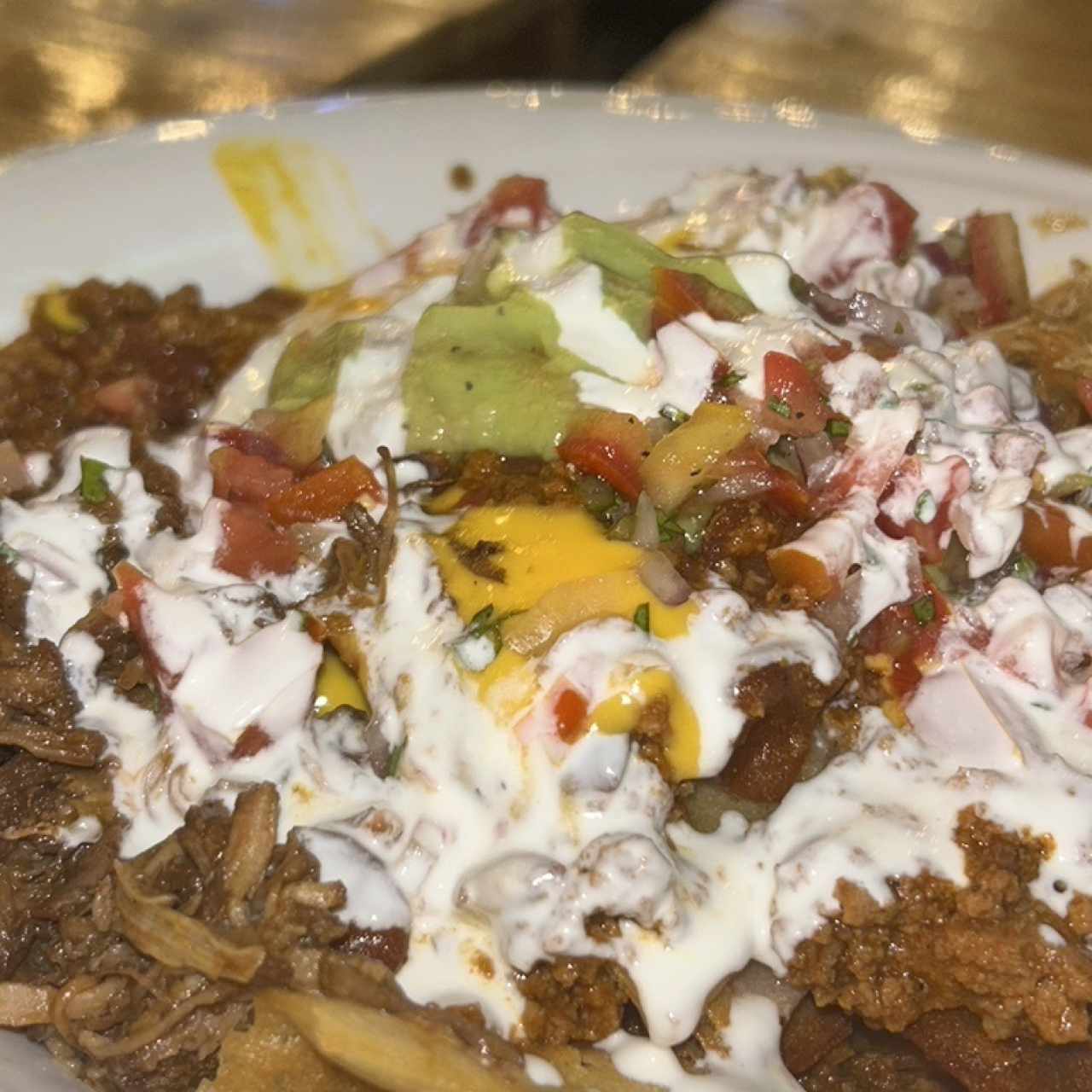 Nachos con chile y birria 