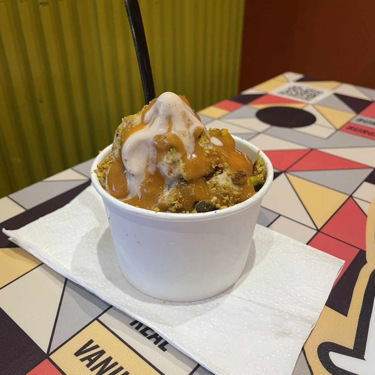 Helado con Pistachos y caramelo 