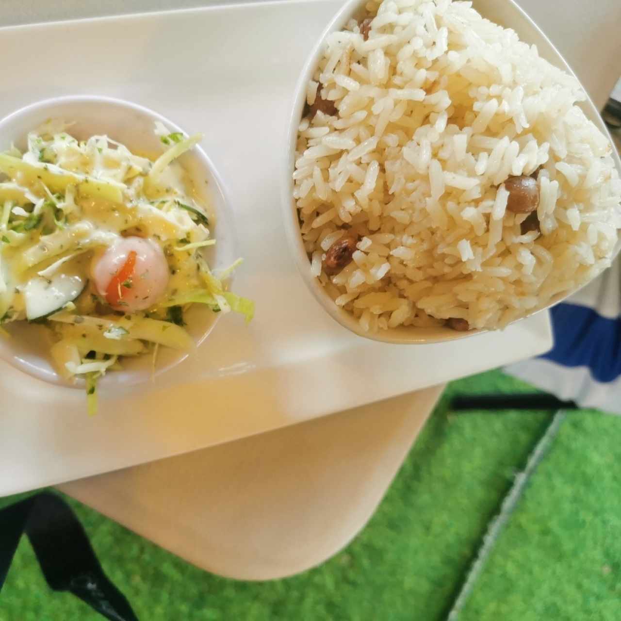 Arroz con Guandú y ensalada 