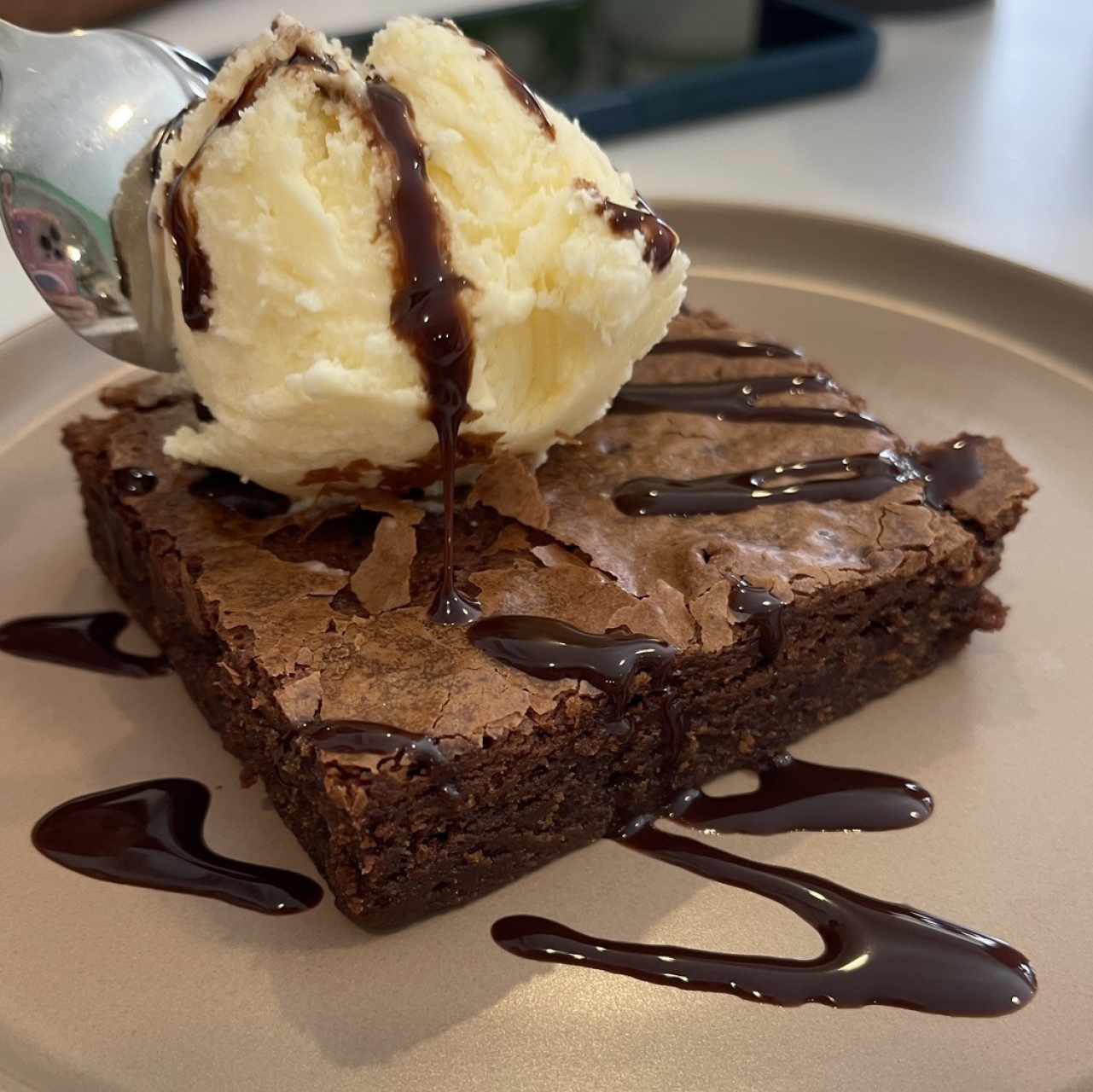 Brownie con helado