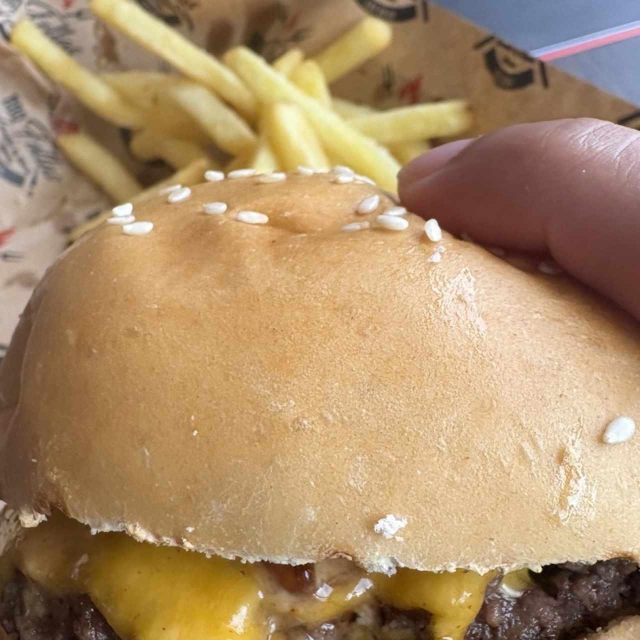 D-cheese burger 