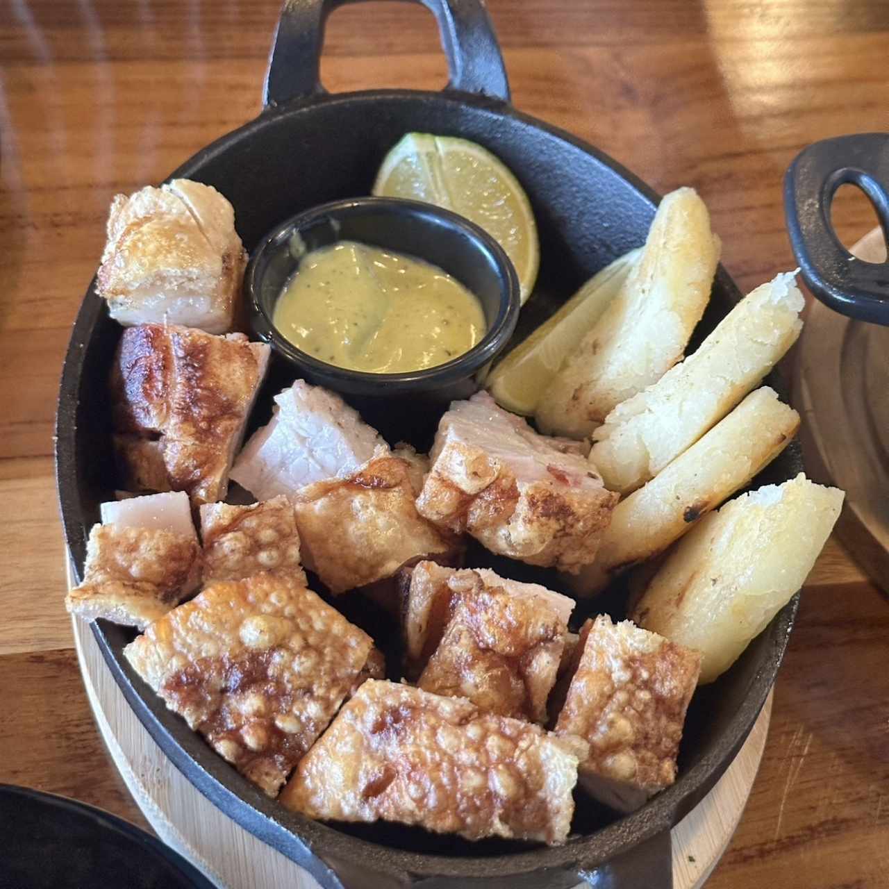 Chicharrón al Barril