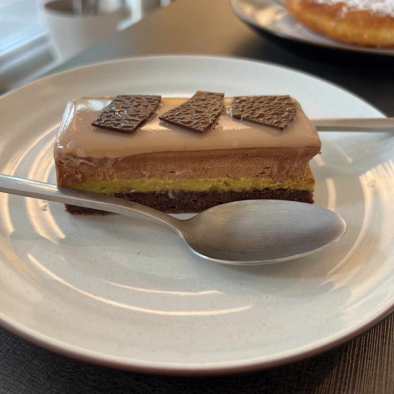 Volo de chocolate negro y pistacho