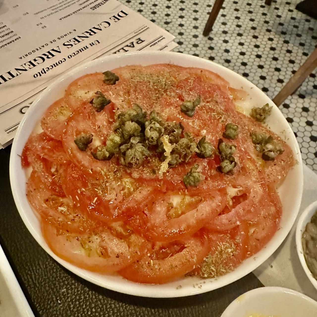 ENSALADA DE TOMATE Y ORÉGANO FRESCO