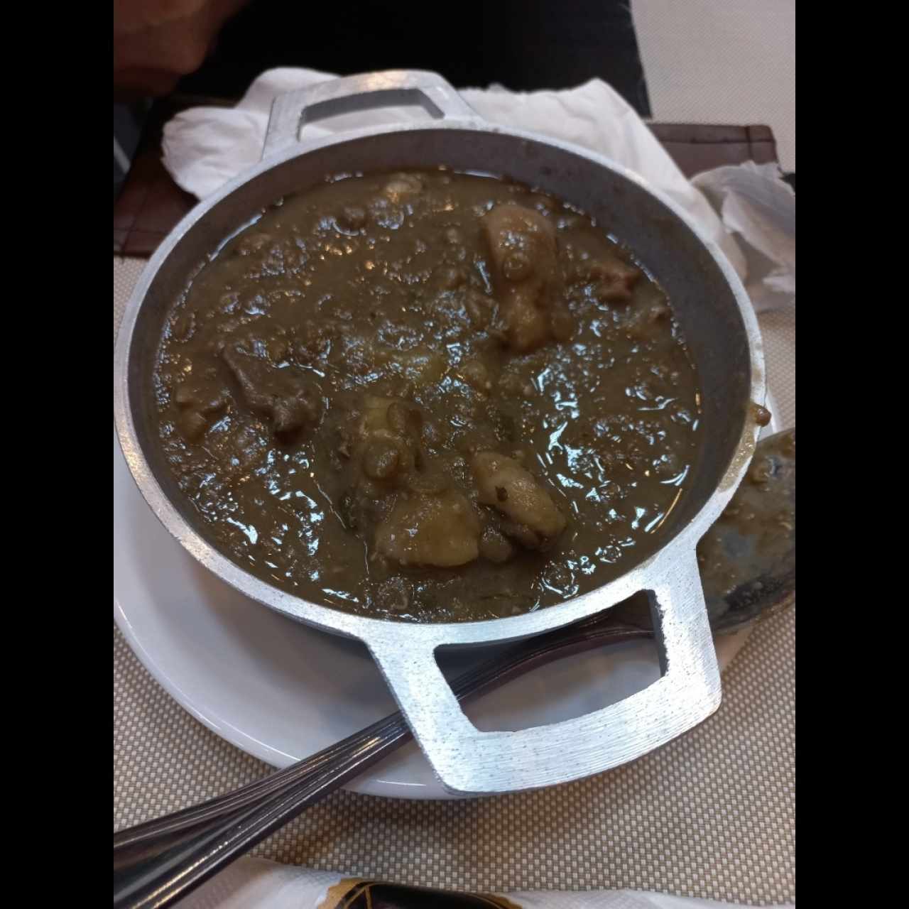 Sopa de lentejas y carne