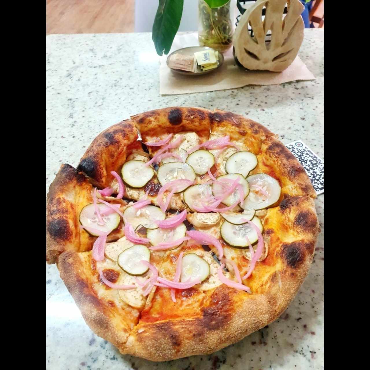 Pizza de vegetales encurtidos 
