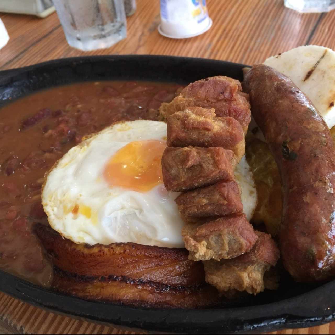 Bandeja Paisa (Arroz está debajo).