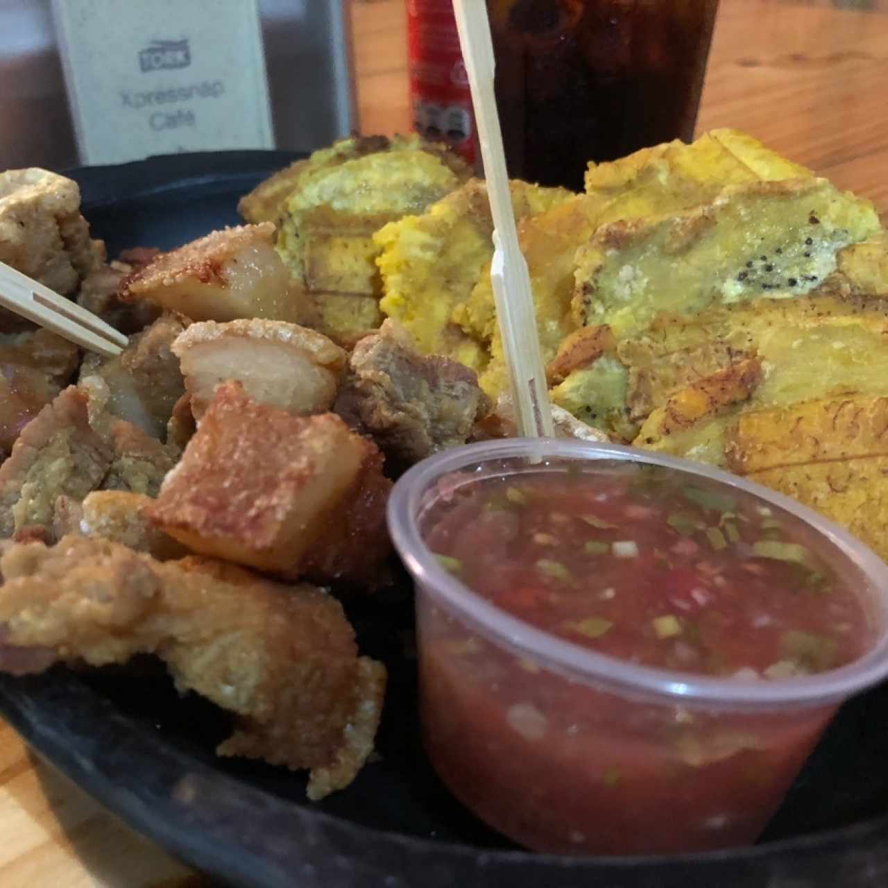 Chicharrón con Patacones