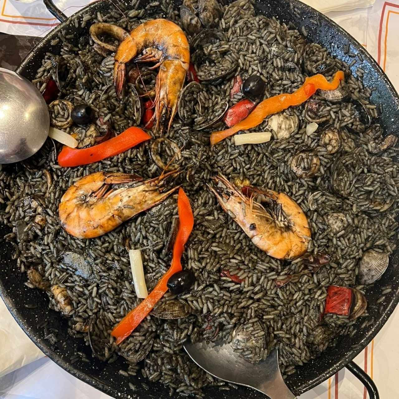 Paella Negra (Mínimo 2 personas)