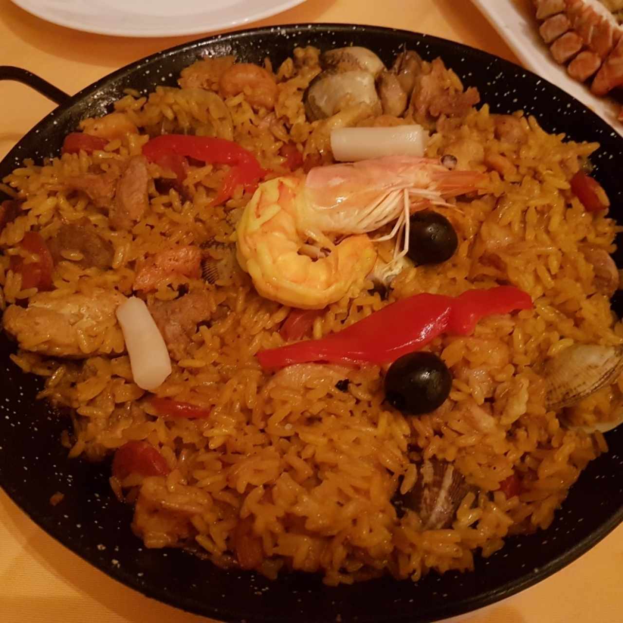 Paella mixta.