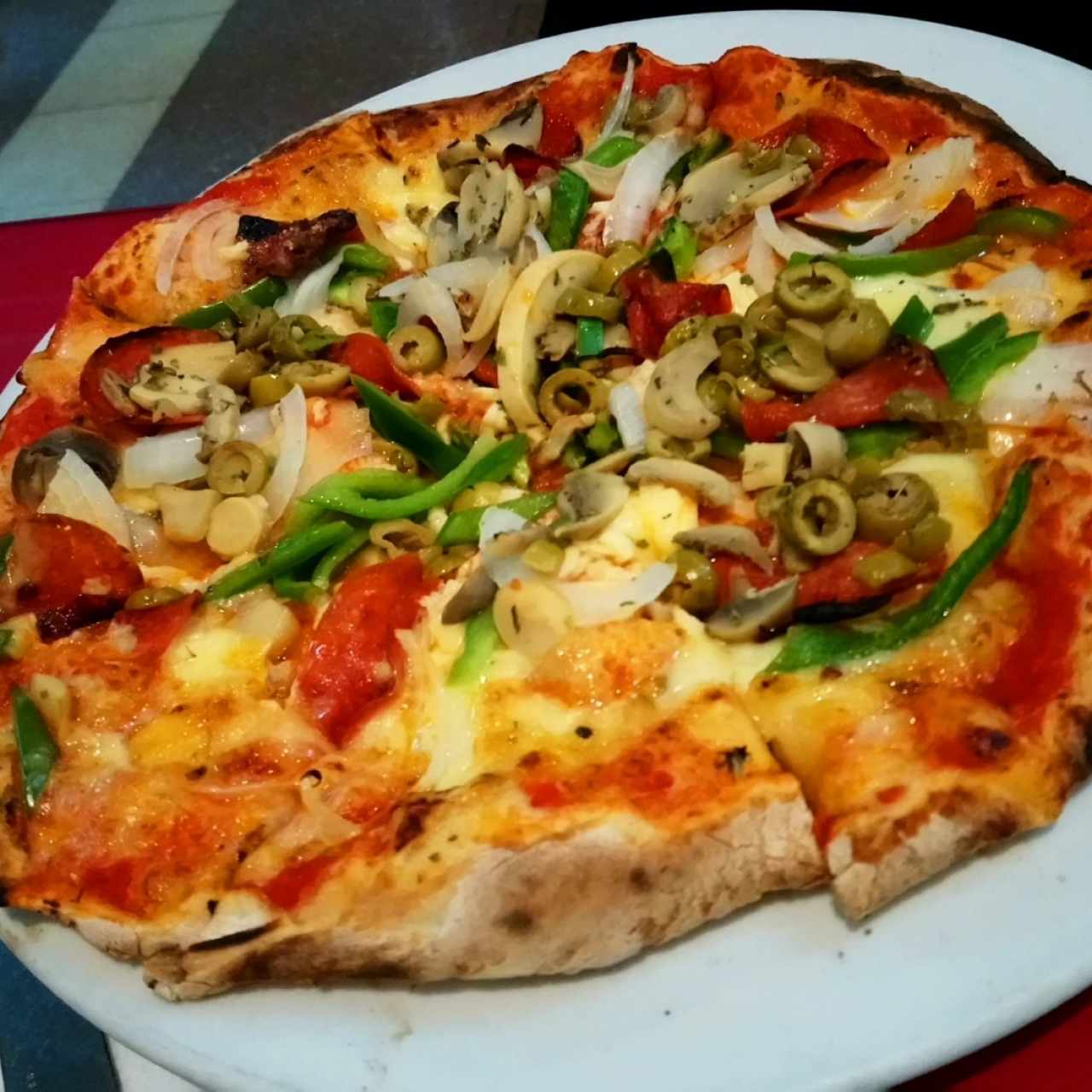 Pizza Vegetariana con Pepperoni extra