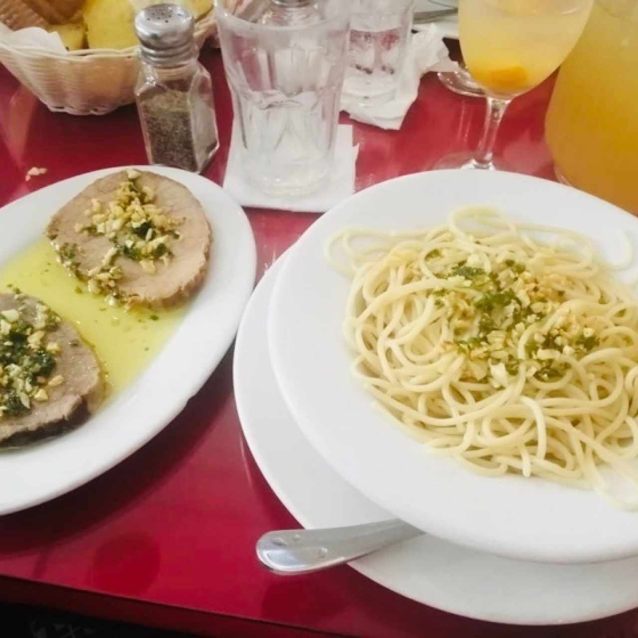 Spaguettis con Lomo al olio 