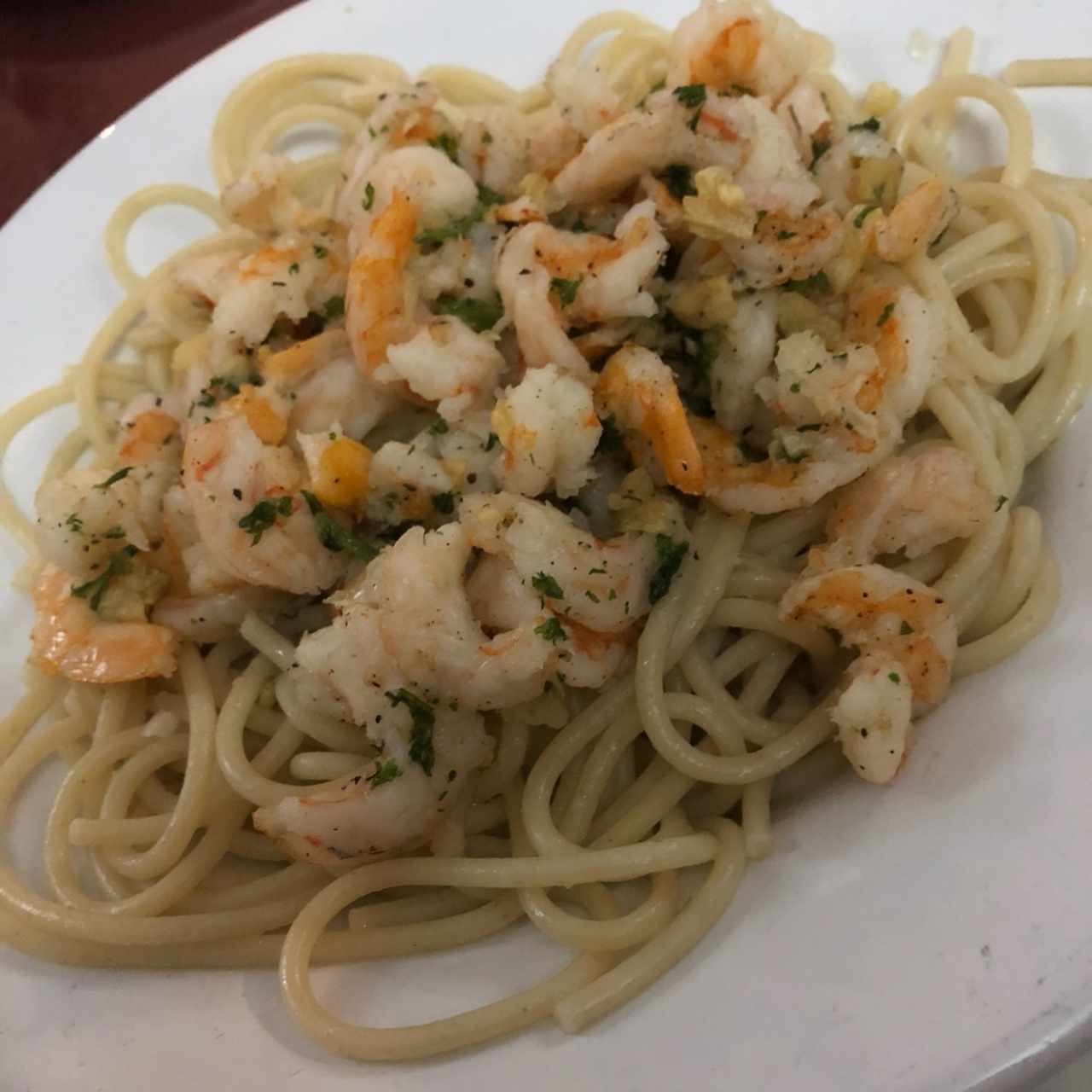 Spaghetti con camarones al oleo