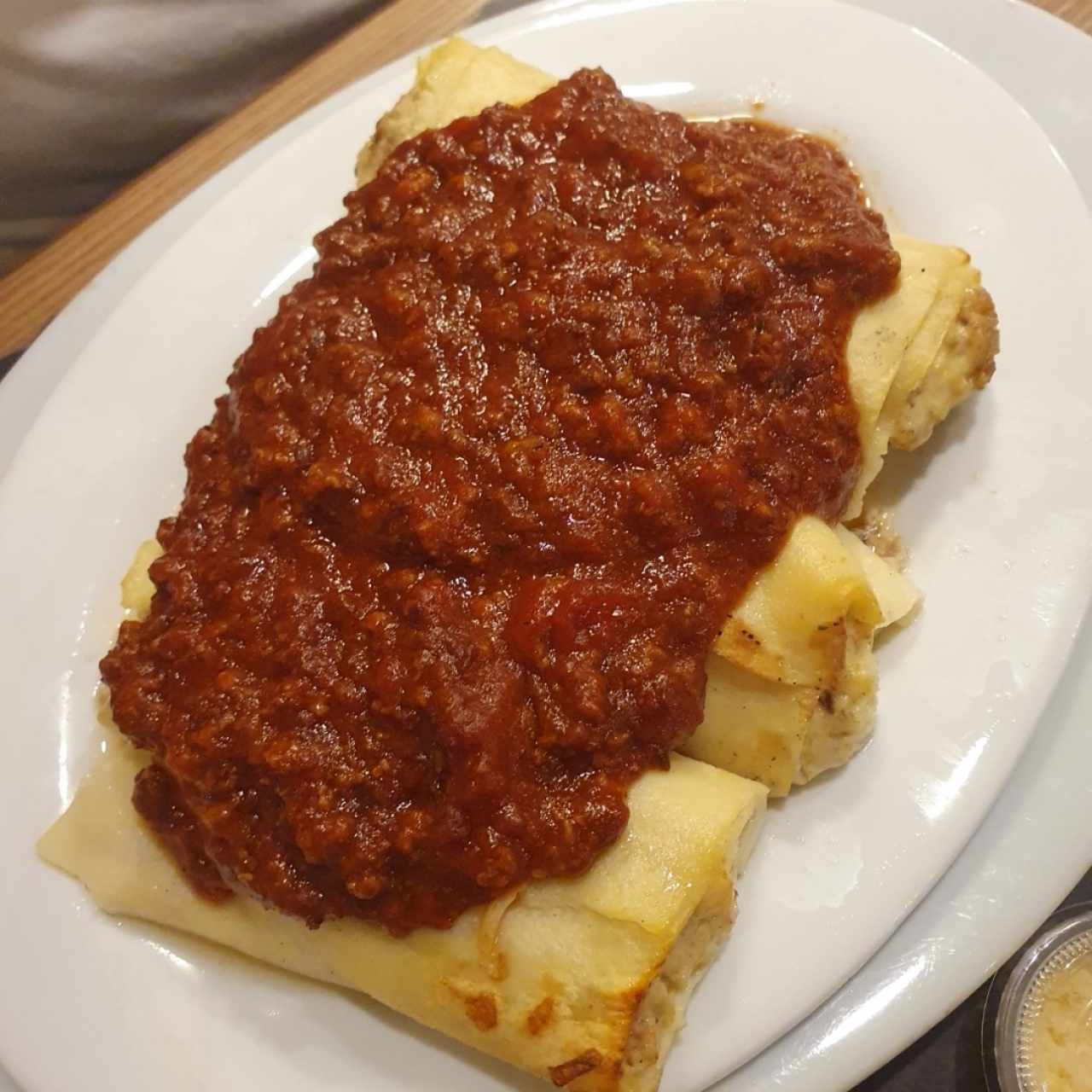 canalones rellenos de jamón y queso con boloñesa 