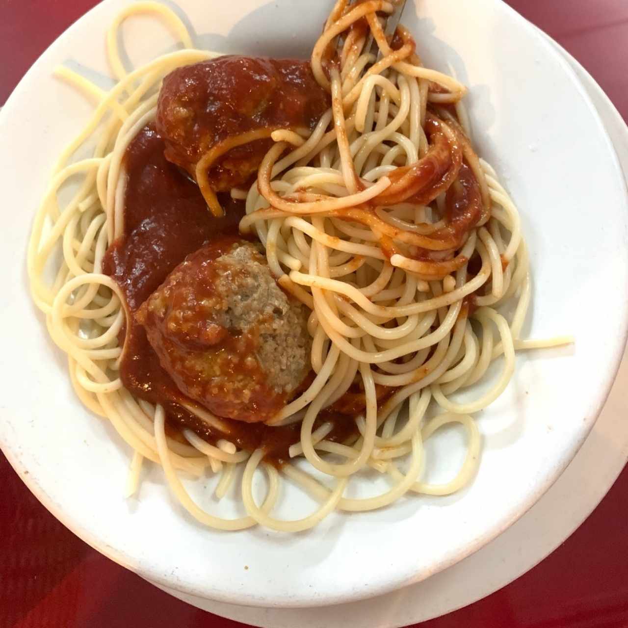 macarrones con bolas de carne