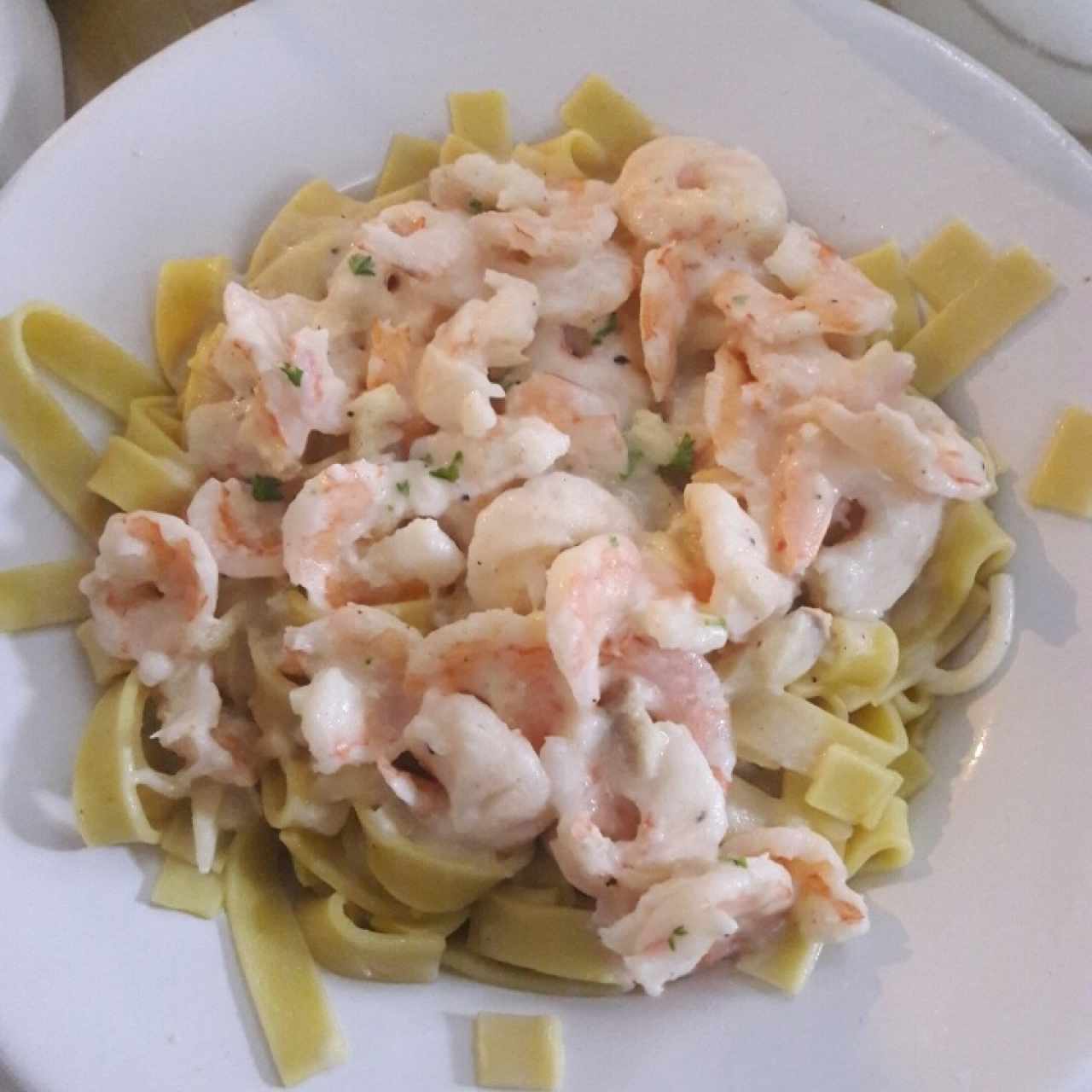 fetuccini alfredo con camarones 