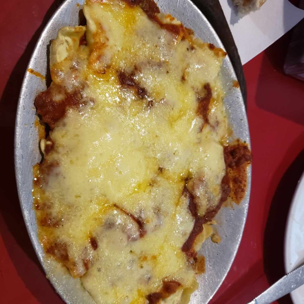 RAVIOLIS DE CARNE A LA BOLOLESA GRATINADOS