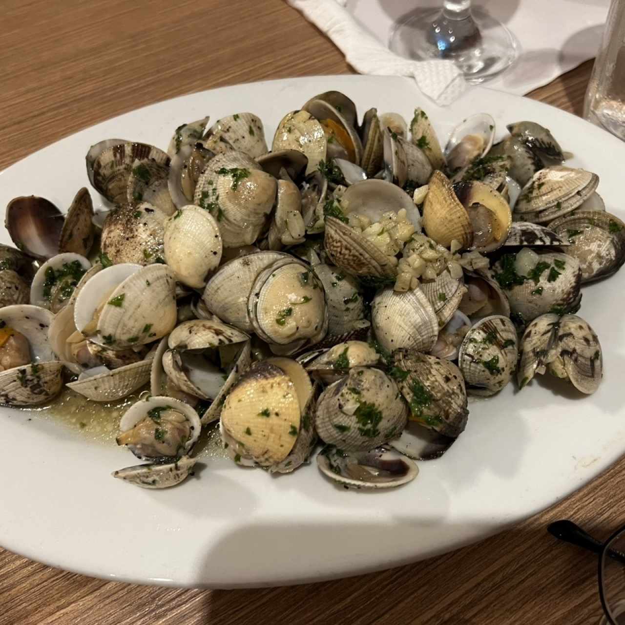 ALMEJAS EN CONCHA GENOVESA O NAPOLITANA CLAMS IN SHELL