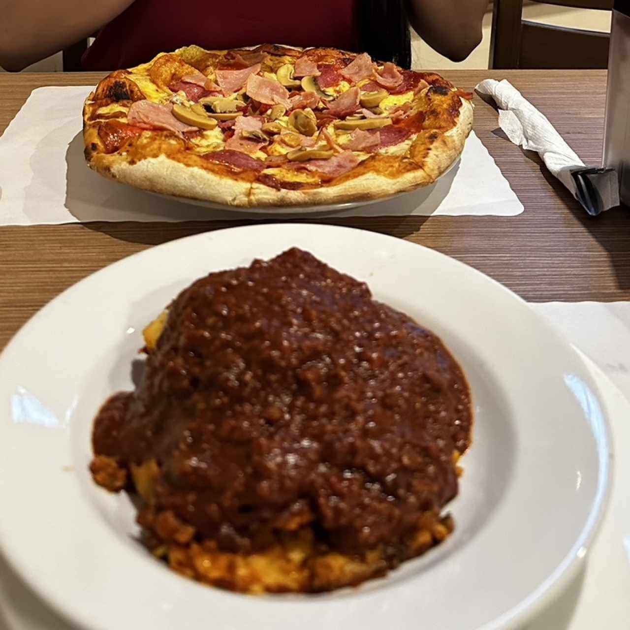 Sorrento Regular y lasagna de carne a la boloñesa