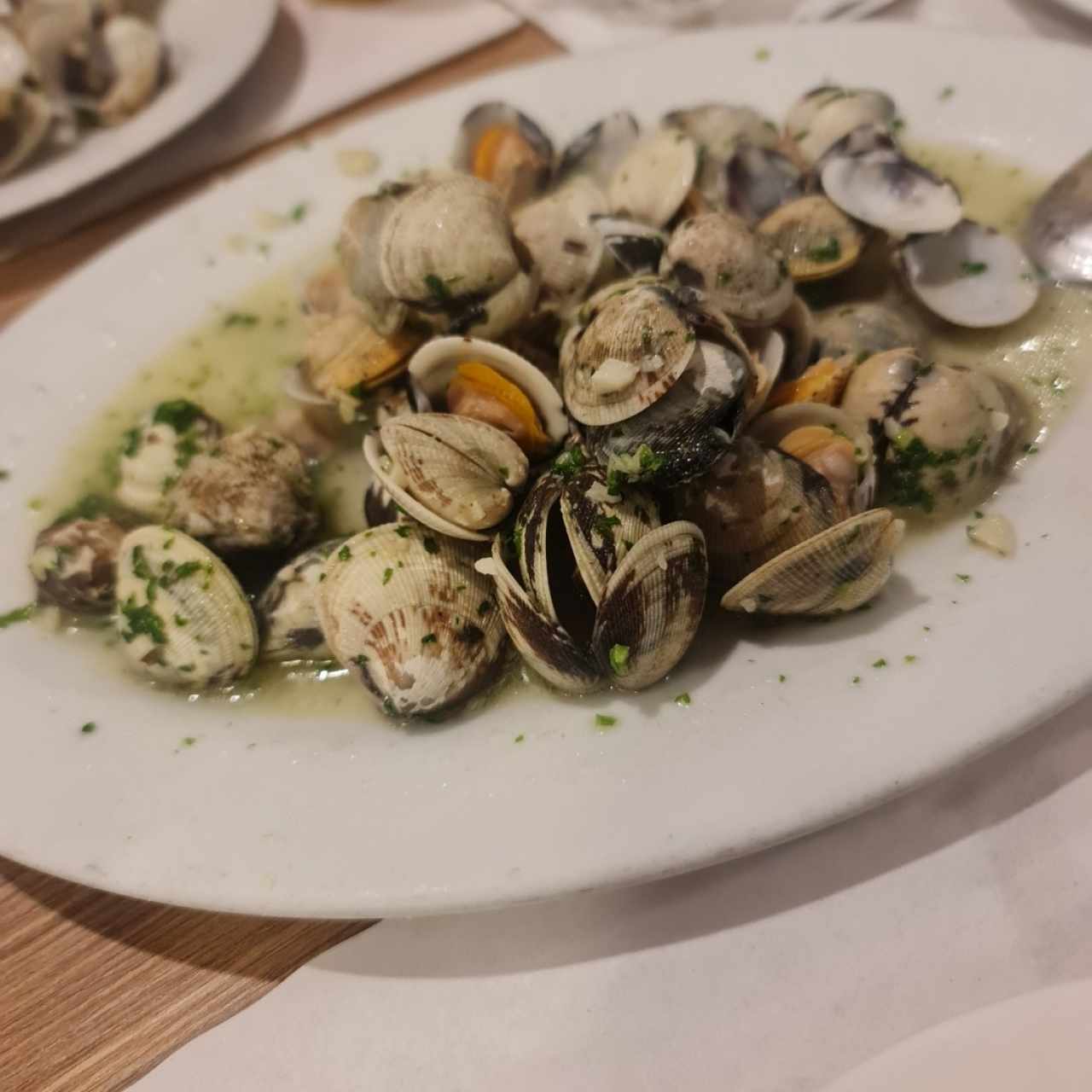 ALMEJAS EN CONCHA GENOVESA O NAPOLITANA CLAMS IN SHELL