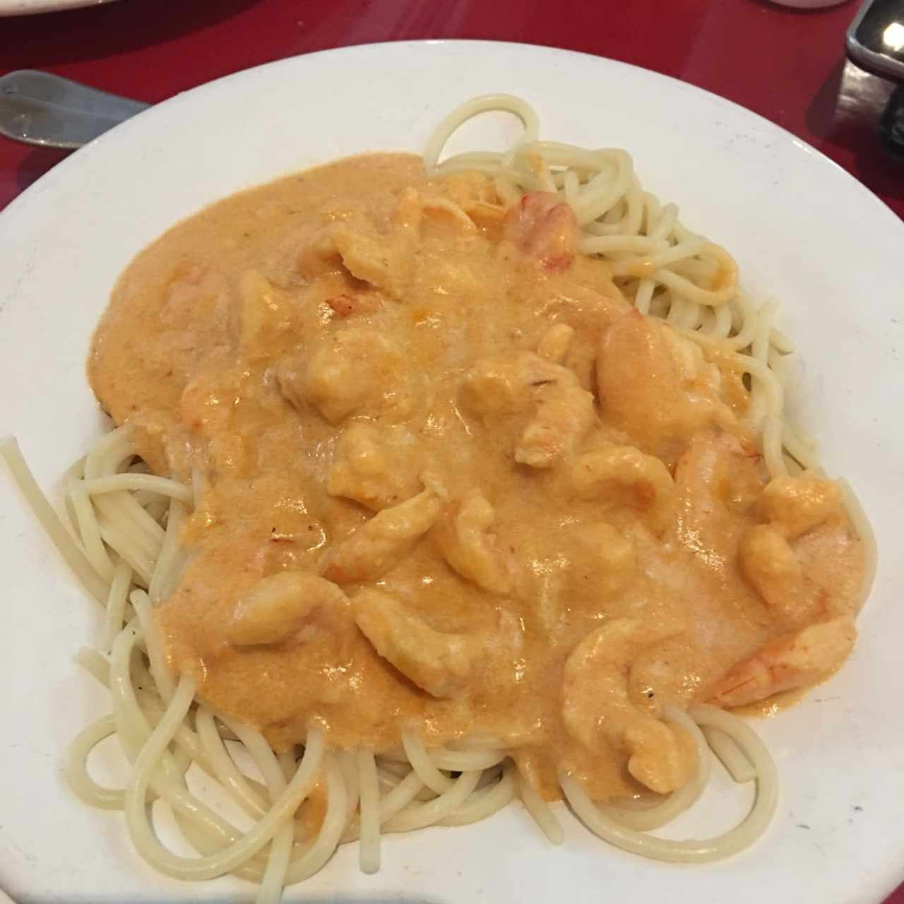 spaguettis camarones en salsa rosada