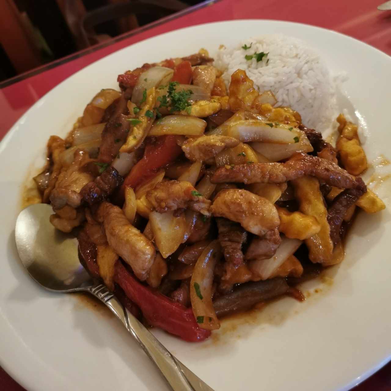 Saltado tres carnes 