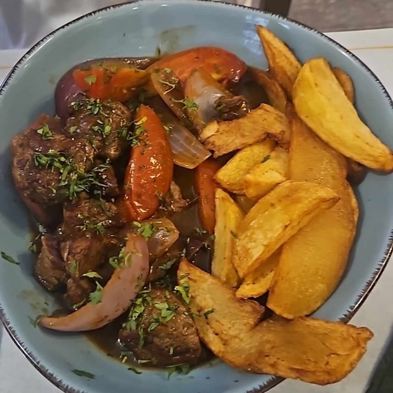 Platos Fuertes - Lomo Saltado