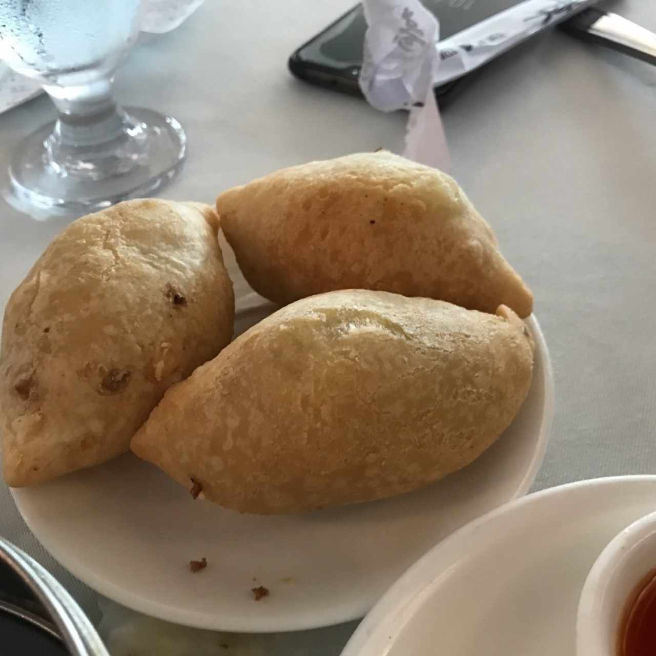 carimañolas con puerco y maní