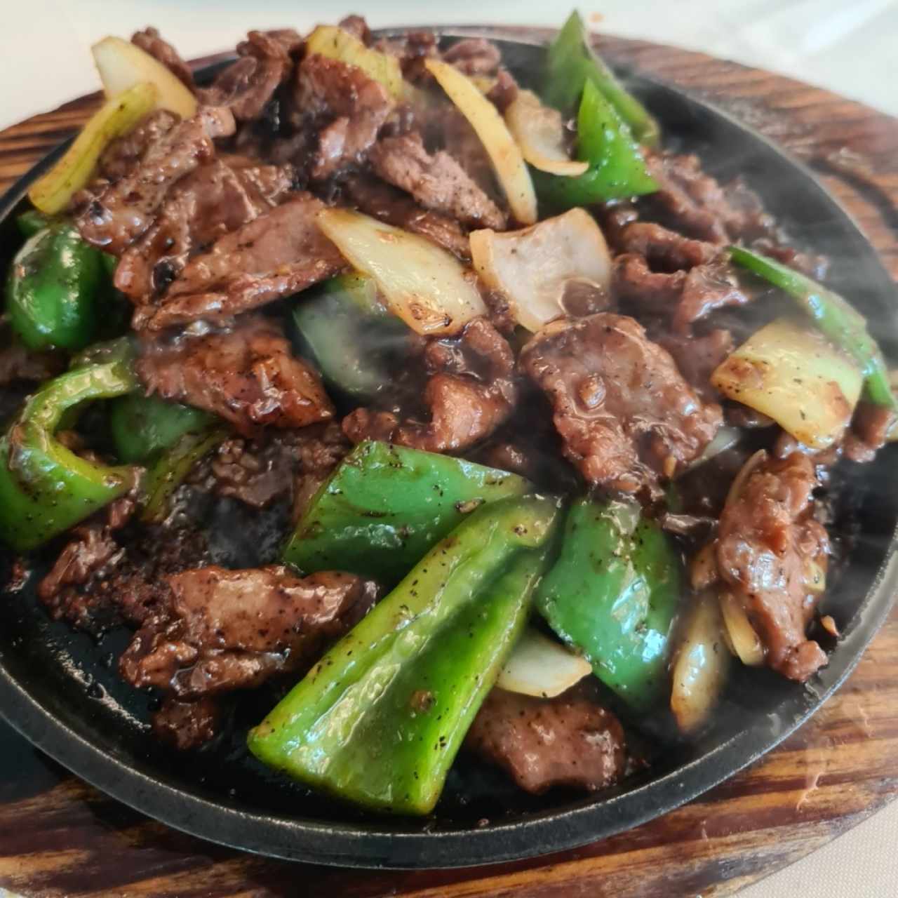 Carne Salteado en Salsa de Ostión