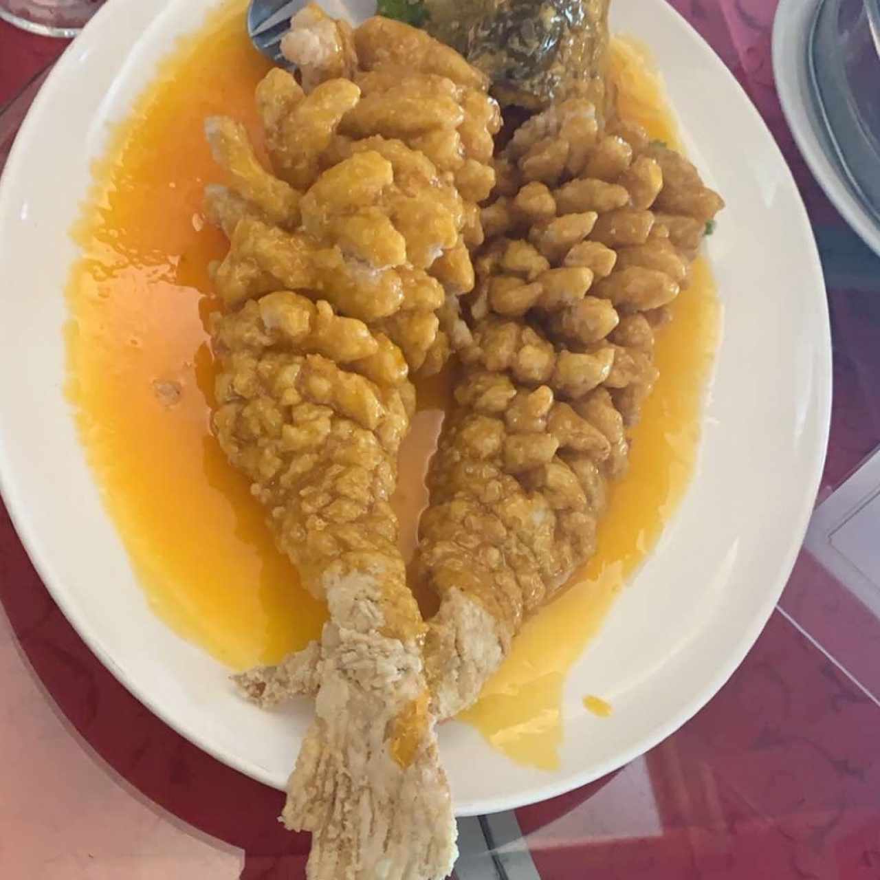 Pescado en Racimo de Uva en salsa Agridulce