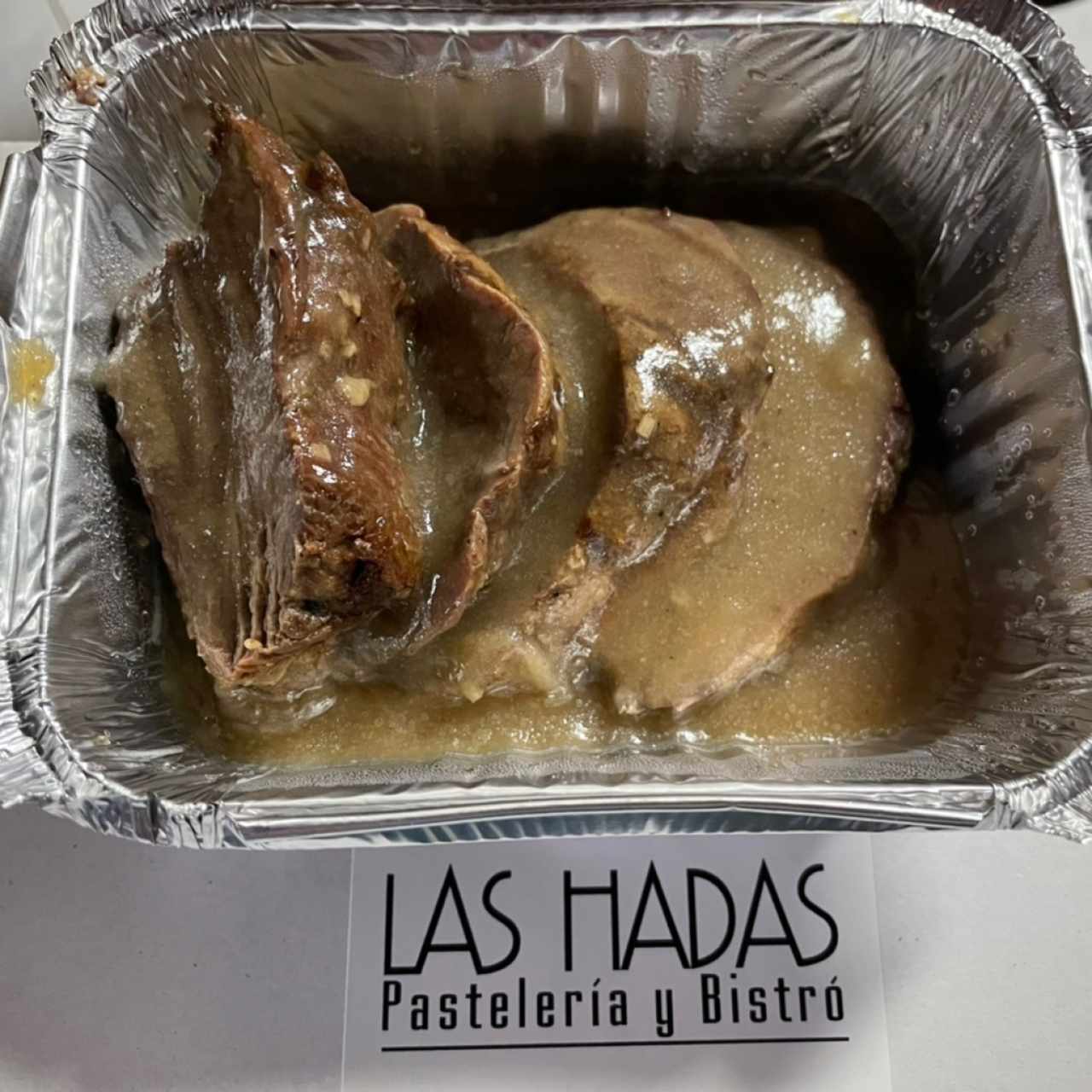 Medallón de Filete de Res a la parrilla con salsa de vino tinto