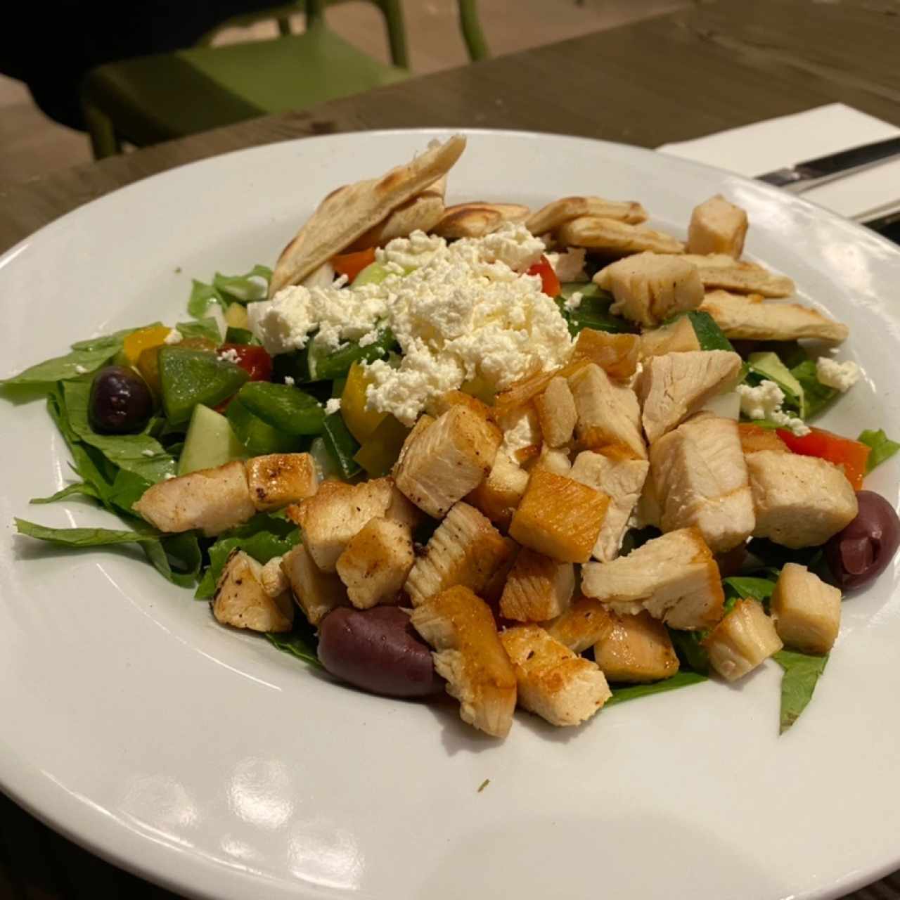 Ensalada griega con pollo