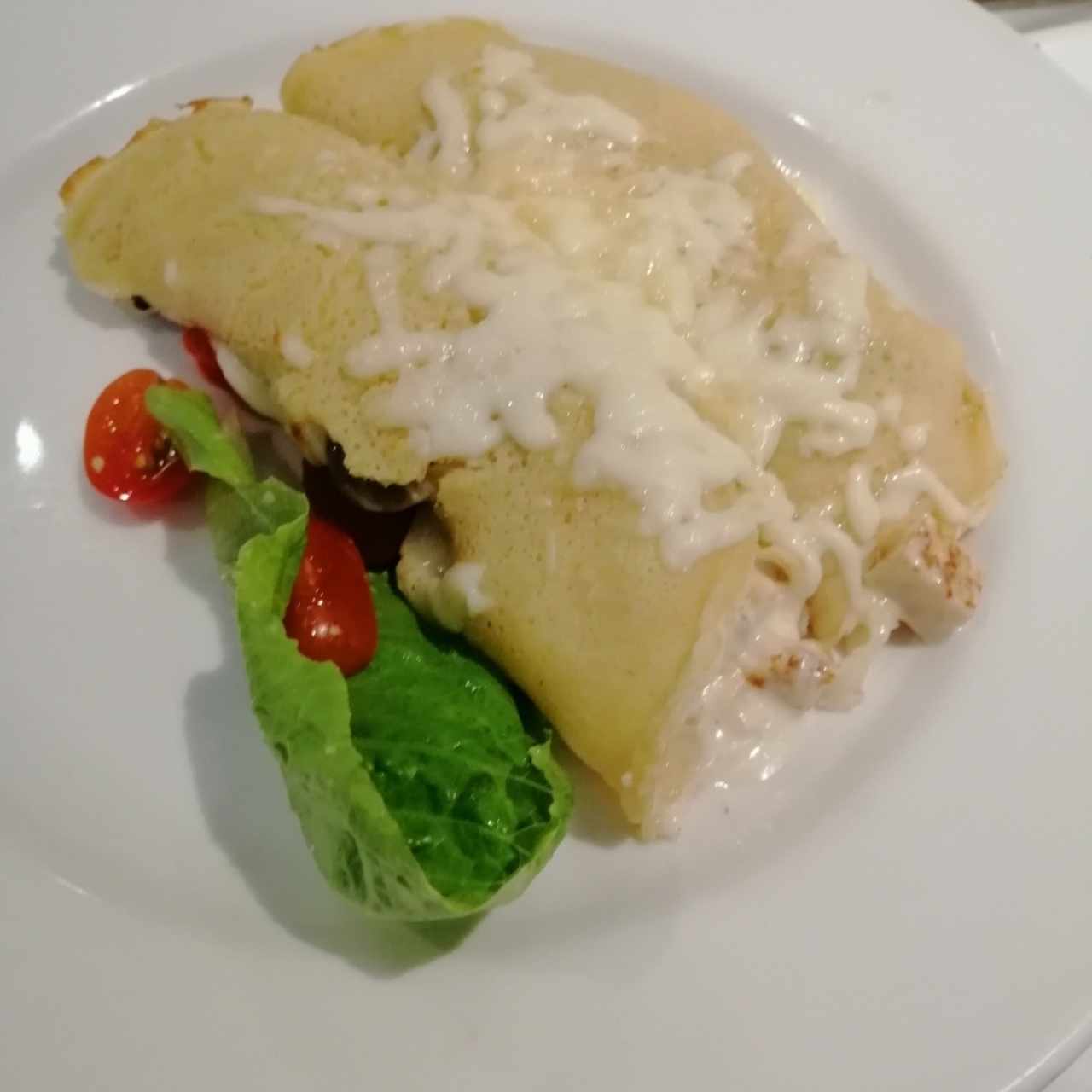 Crepas de pollo en queso suizo 