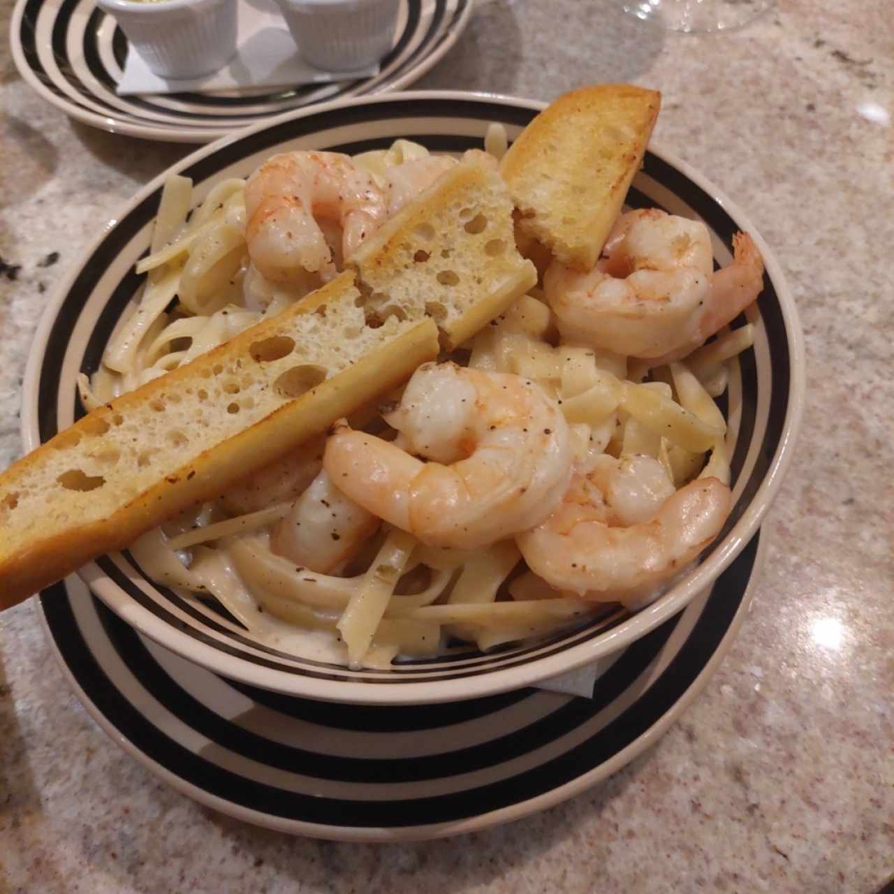 Fetuccini Alfredo con Camarón