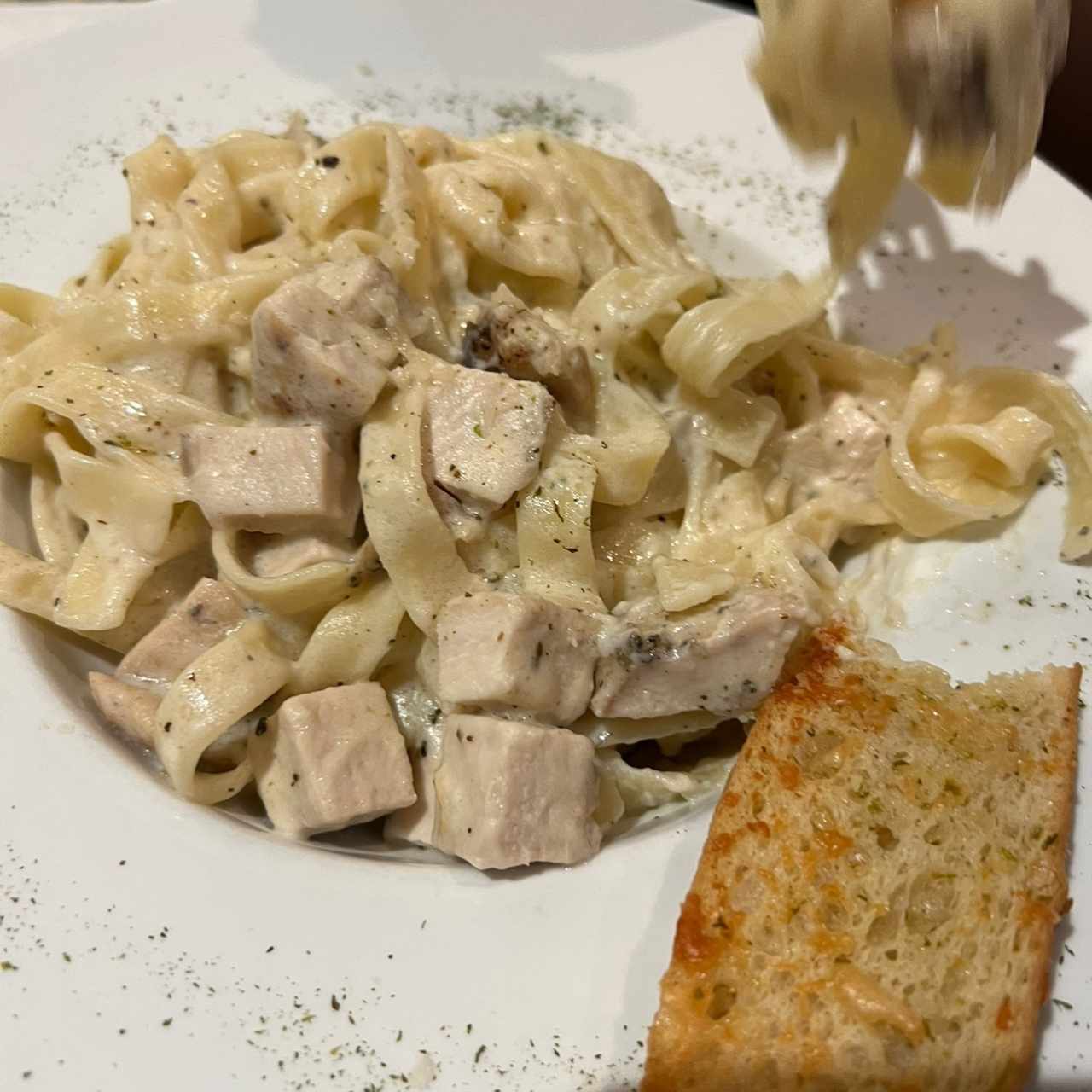 Fetuccini Alfredo con Pollo