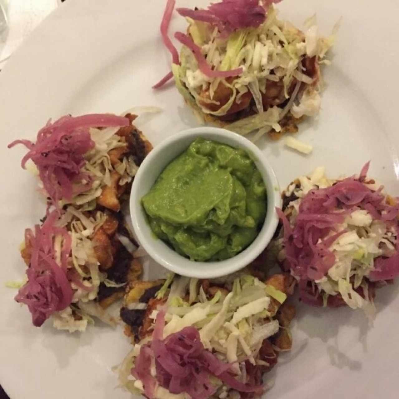 Patacones con pollo($10)