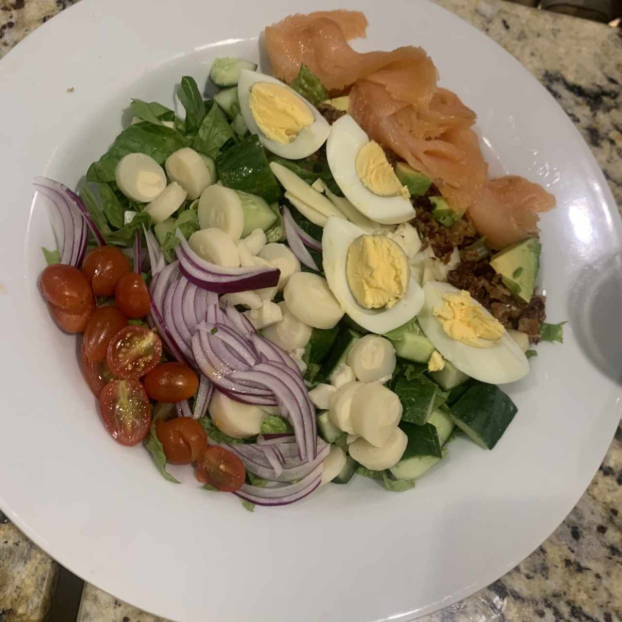 Ensalada Cobb con Salmón Ahumado