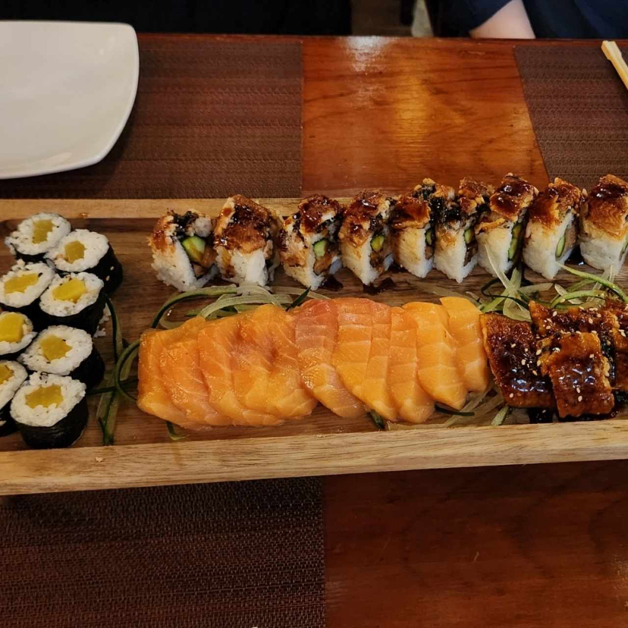 unagi crispy roll, sake sashimi, unagi sashimi, oshinkomaki